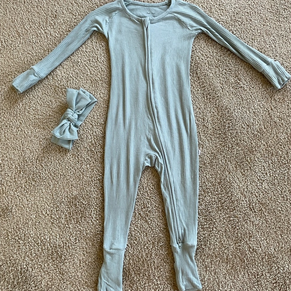 Little Sleepies stormy ribbed zippered footie with bow size 12-18 month